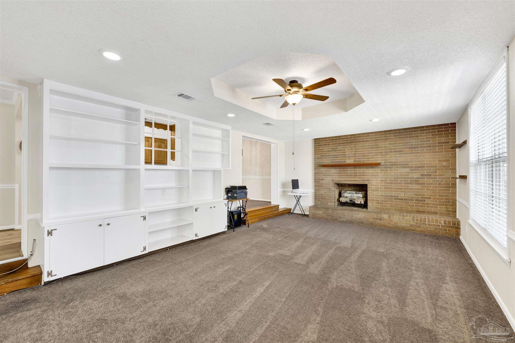 14 Nottingham Way Pensacola, FL 32506 - Photo 13 of 52 Large great room/dining