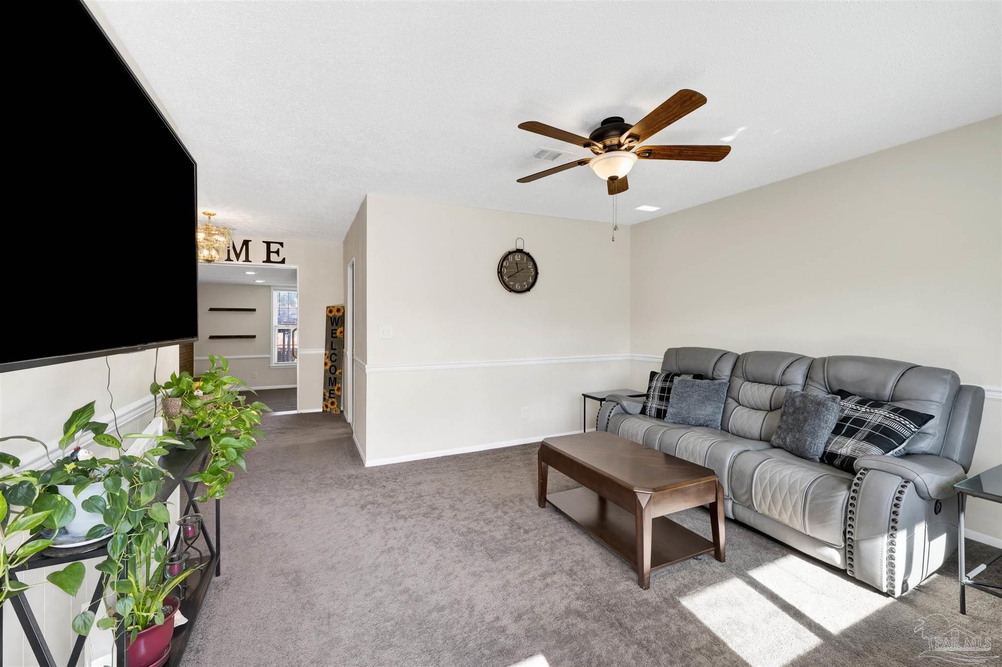 14 Nottingham Way Pensacola, FL 32506 - Photo 18 of 52 Front den