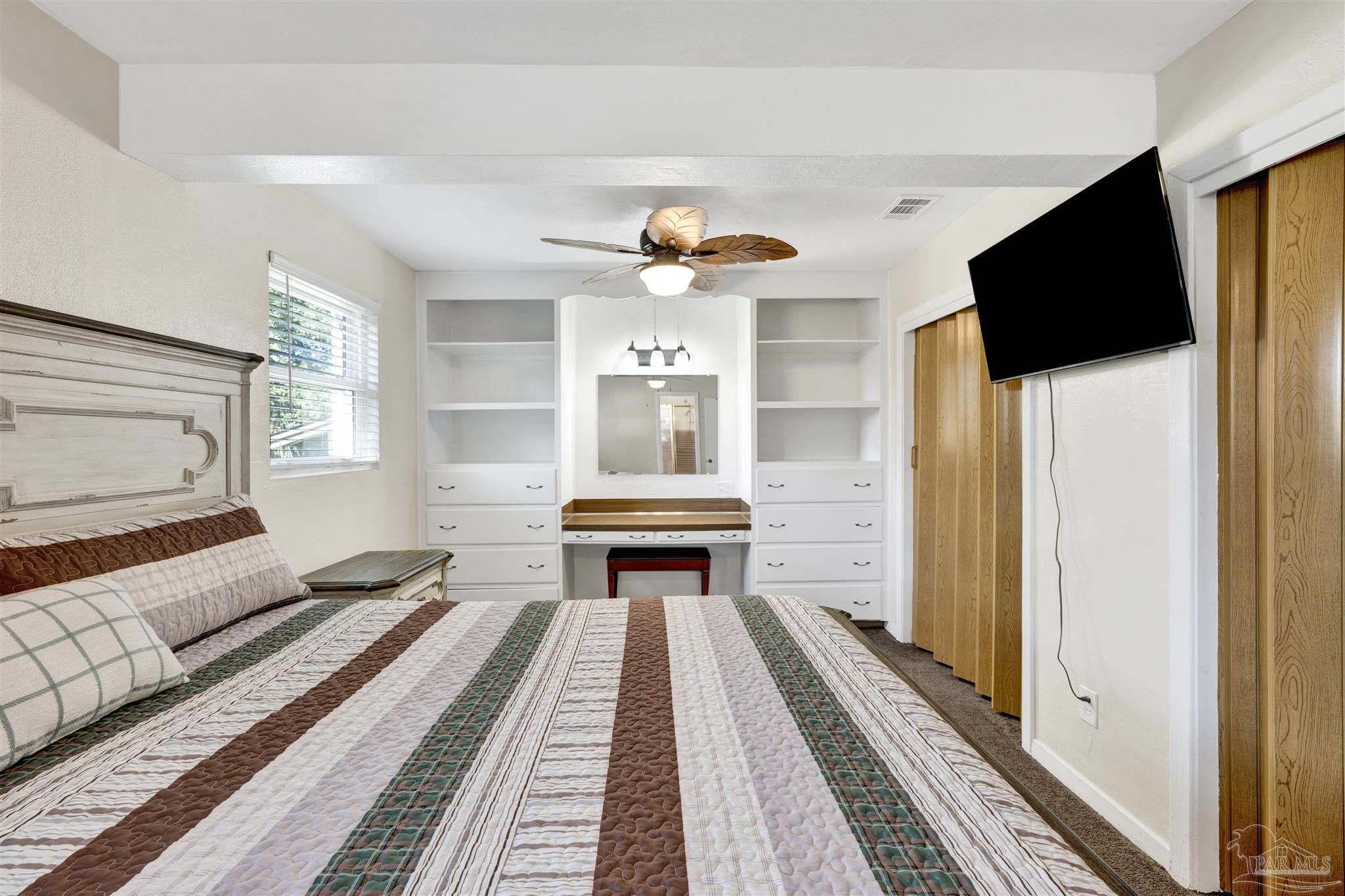 14 Nottingham Way Pensacola, FL 32506 - Photo 22 of 52 Sitting area!