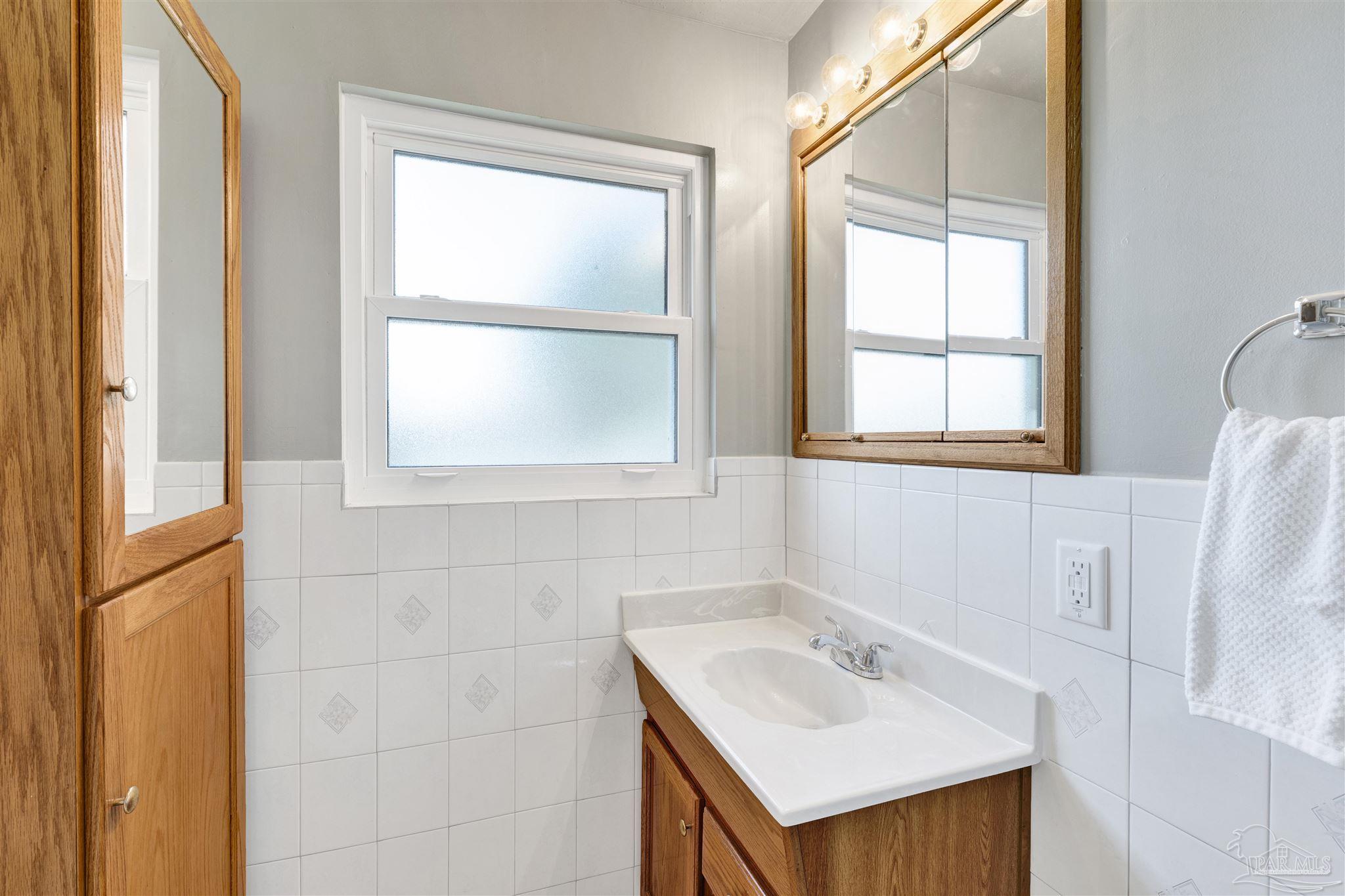 14 Nottingham Way Pensacola, FL 32506 - Photo 24 of 52 Good lighting