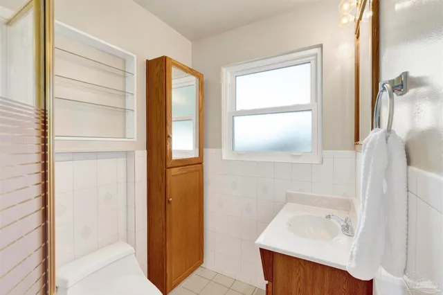 a view of room with a ceiling fan