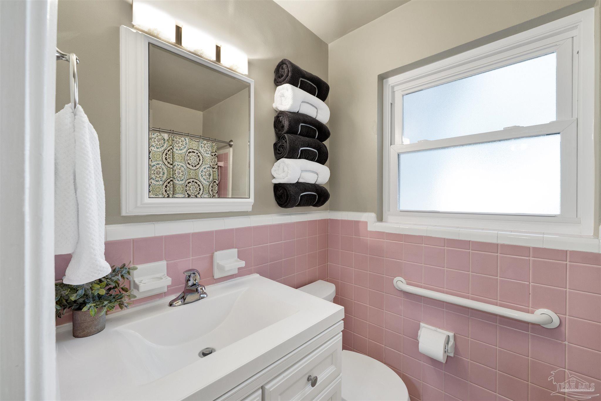 14 Nottingham Way Pensacola, FL 32506 - Photo 28 of 52 New vanity and toilet!