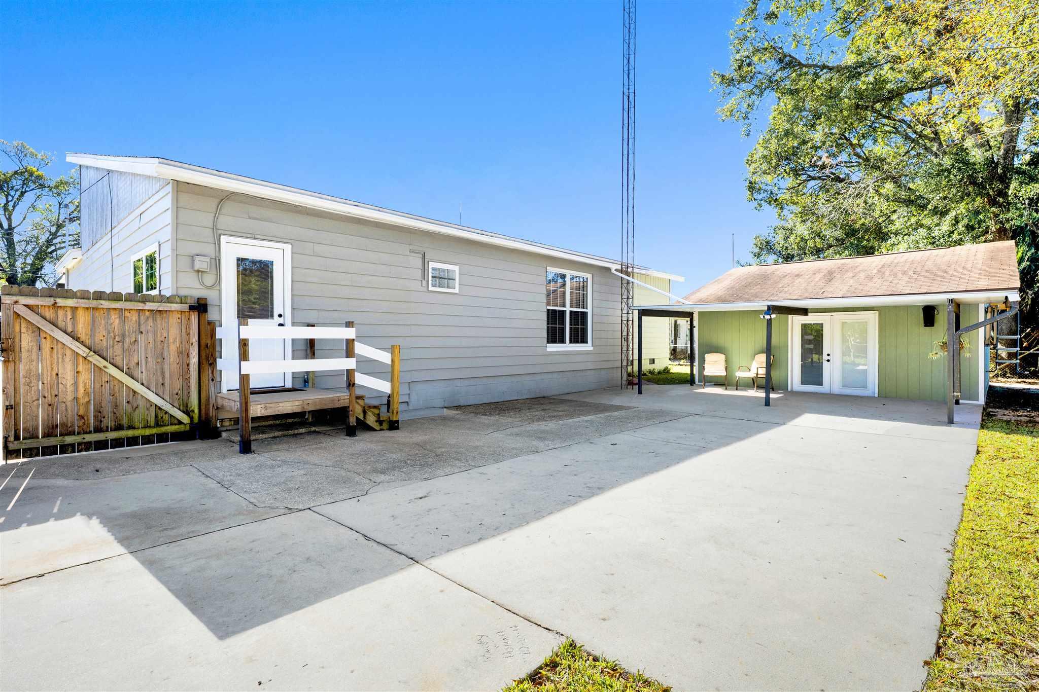 14 Nottingham Way Pensacola, FL 32506 - Photo 3 of 52 20x30 workshop!