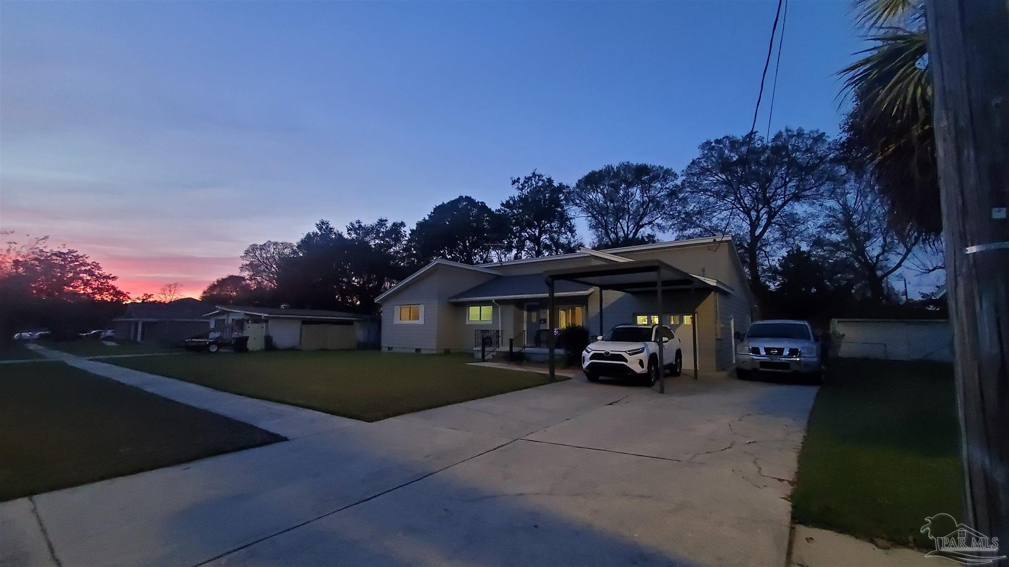 14 Nottingham Way Pensacola, FL 32506 - Photo 46 of 52 Enjoy a cocktail on front porch!