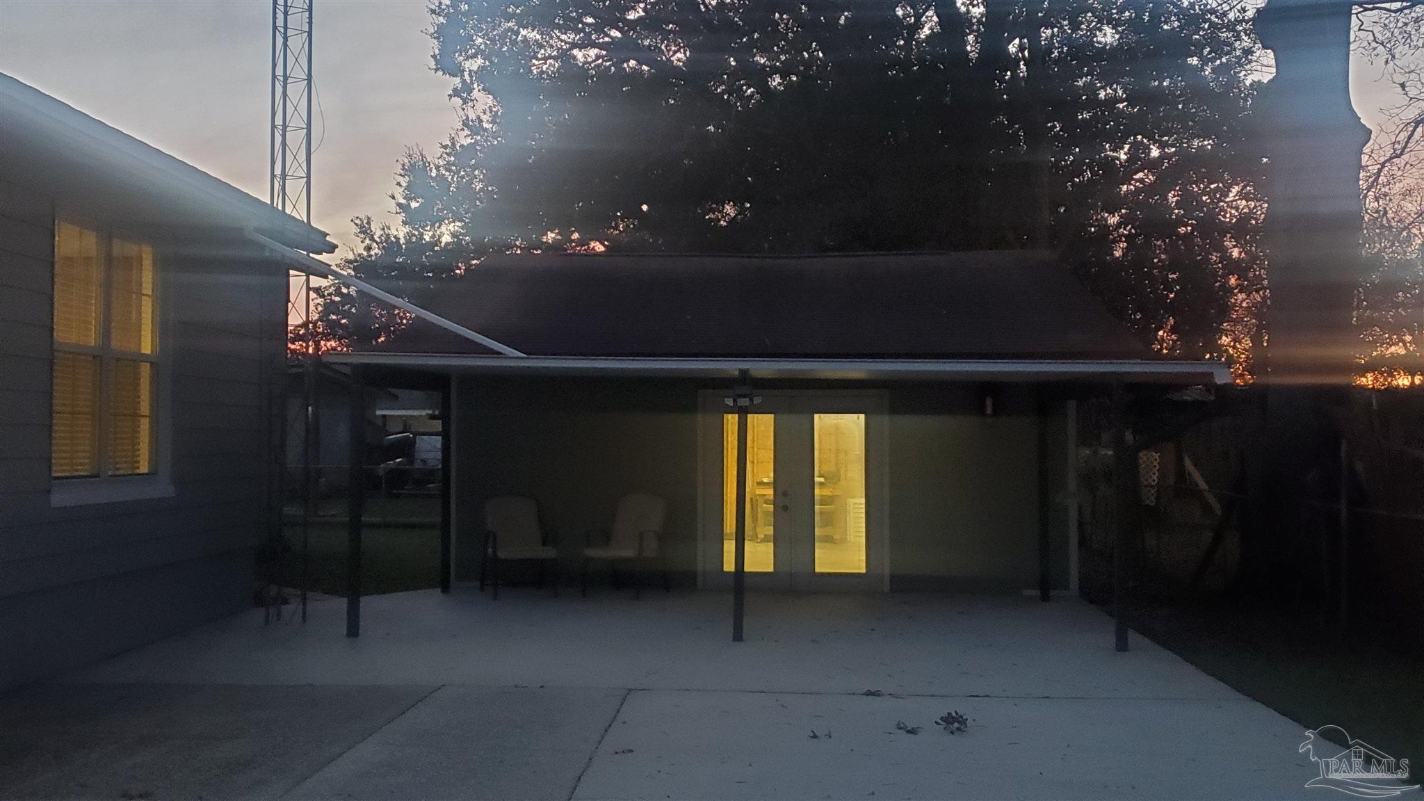 14 Nottingham Way Pensacola, FL 32506 - Photo 47 of 52 Chill after working in the shop!