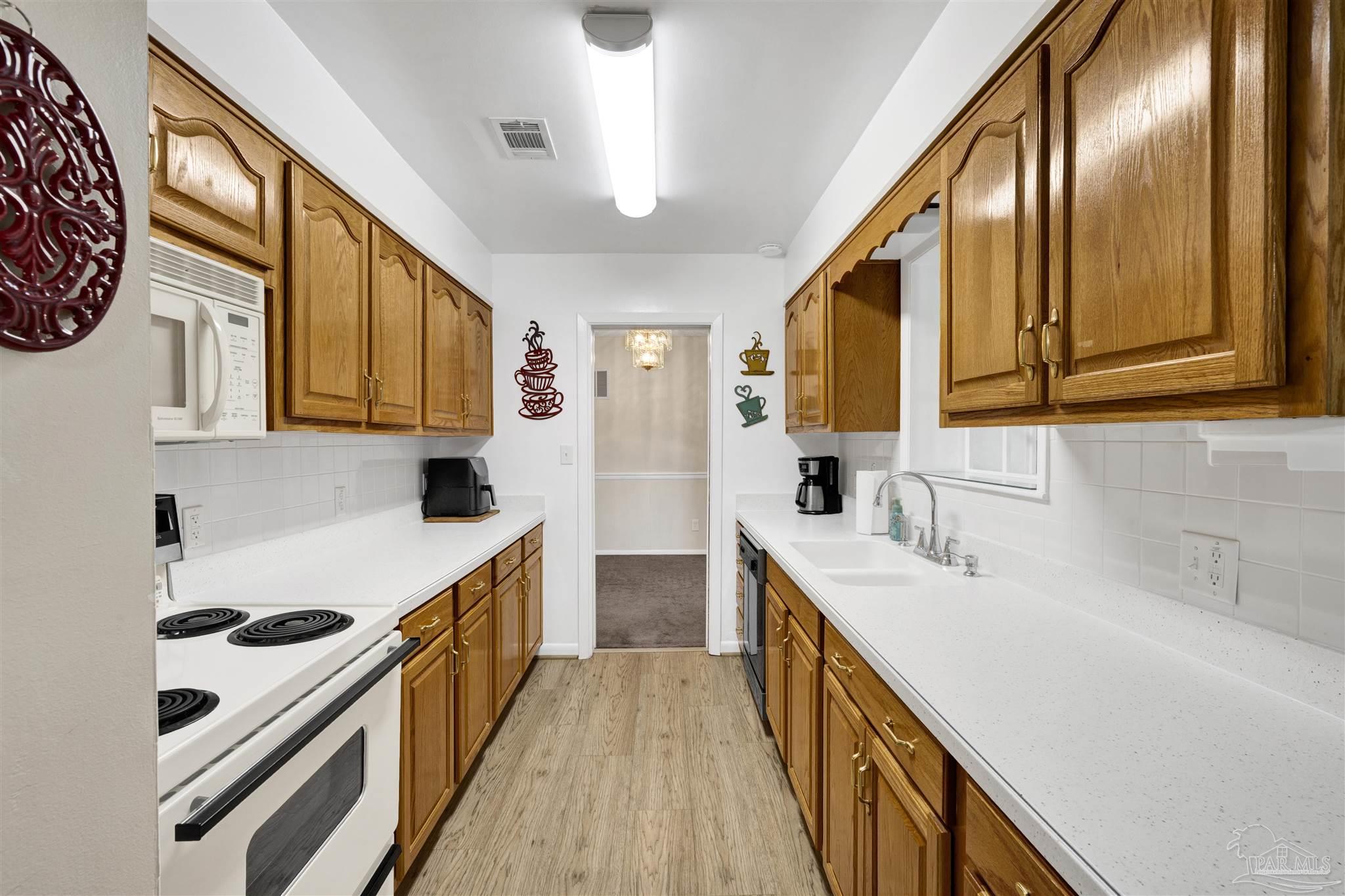 14 Nottingham Way Pensacola, FL 32506 - Photo 9 of 52 New Black microwave since photos