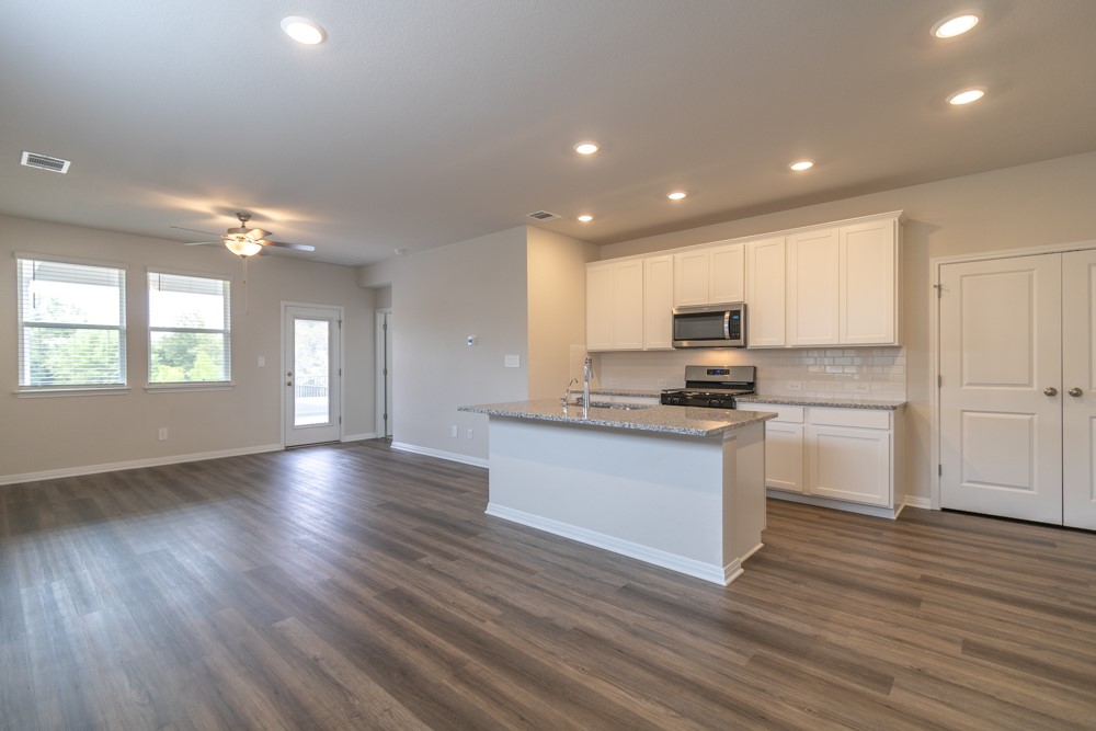 544 View Drive Georgetown, TX 78628 - Photo 4 of 39
