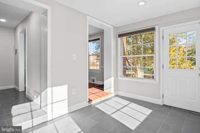 $3,950 | 2100 27th Street South, Arlington, VA 22206