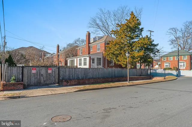 $3,950 | 2100 27th Street South, Arlington, VA 22206