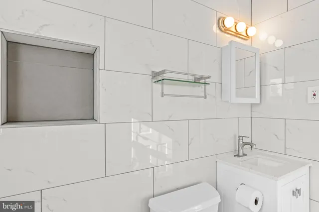 $3,950 | 2100 27th Street South, Arlington, VA 22206