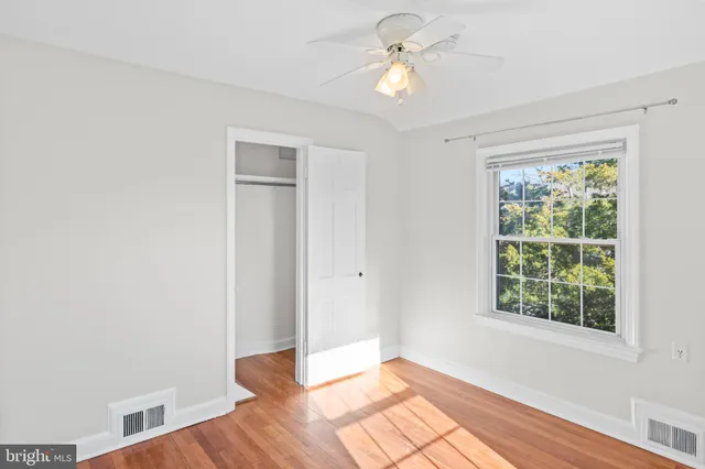 $3,950 | 2100 27th Street South, Arlington, VA 22206