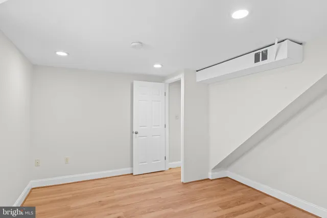 $3,950 | 2100 27th Street South, Arlington, VA 22206