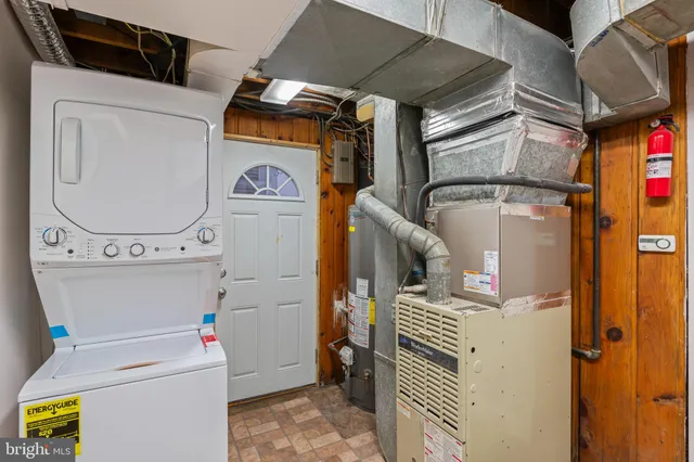 $3,950 | 2100 27th Street South, Arlington, VA 22206