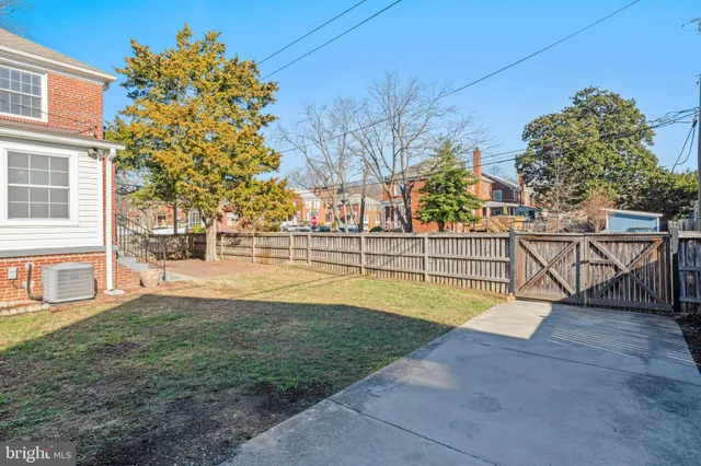 $3,950 | 2100 27th Street South, Arlington, VA 22206