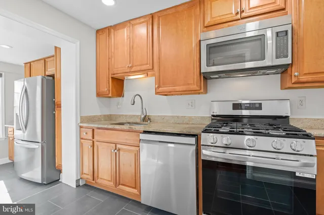 $3,950 | 2100 27th Street South, Arlington, VA 22206