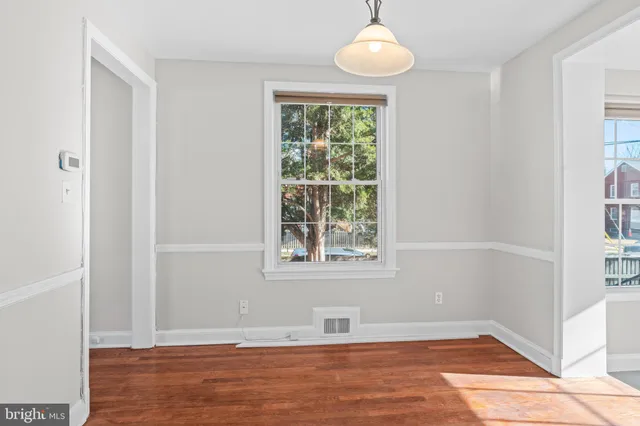 $3,950 | 2100 27th Street South, Arlington, VA 22206