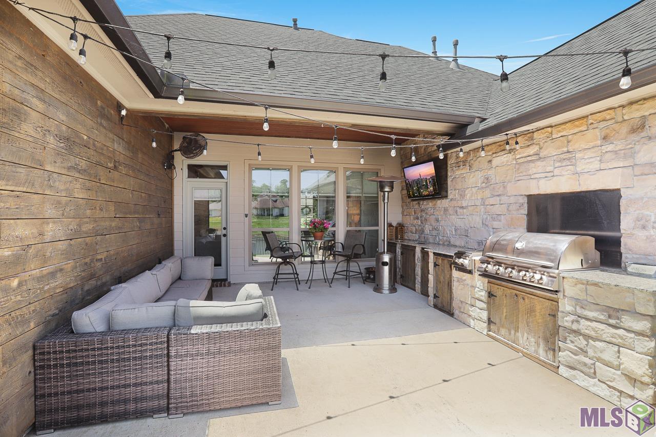 8161 Seville Court Baton Rouge, LA 70820 - Photo 2 of 44