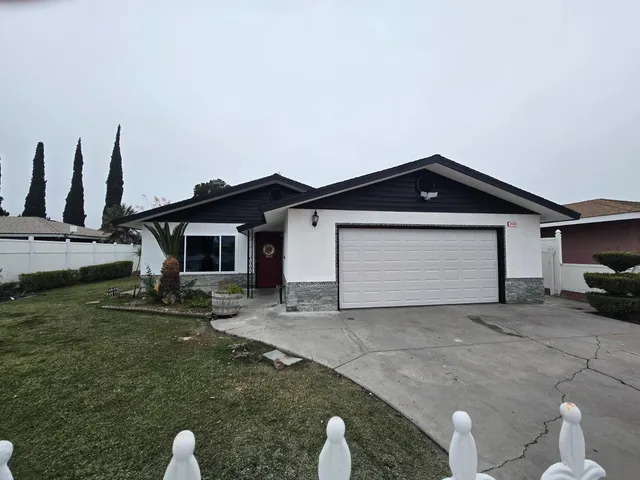 $350,000 | 25323 West Scaggs Avenue, Tranquillity, CA 93668