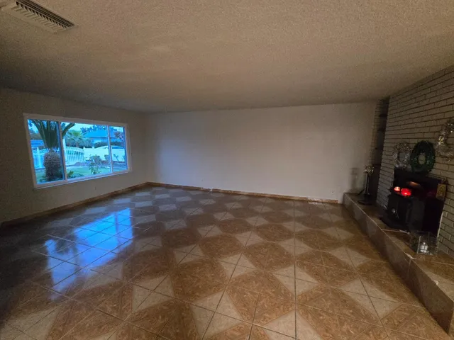 $350,000 | 25323 West Scaggs Avenue, Tranquillity, CA 93668