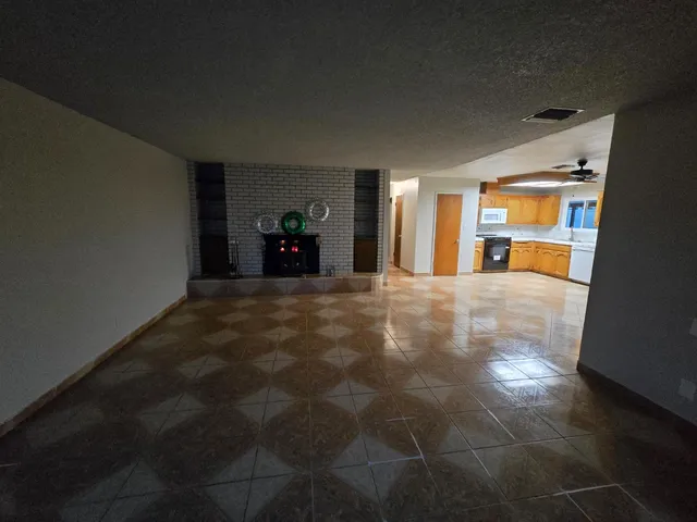 $350,000 | 25323 West Scaggs Avenue, Tranquillity, CA 93668