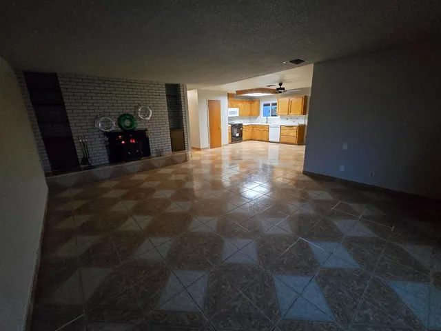 $350,000 | 25323 West Scaggs Avenue, Tranquillity, CA 93668