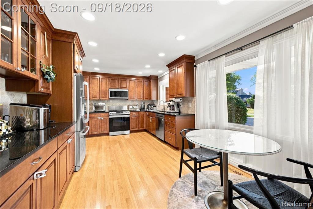 32332 Baintree Road Farmington Hills, MI 48334 - Photo 8 of 26 Gallery Image 8