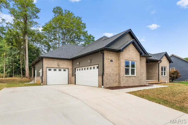 $550,000 | 513 Ingleside Lane, O'Fallon, IL 62269