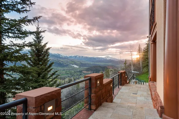 a view of a terrace with sky view