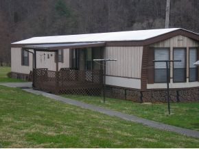 326 Peters Hollow Road Elizabethton, TN 37643 - Photo 8 of 9 back of single wide