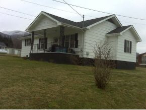326 Peters Hollow Road Elizabethton, TN 37643 - Photo 9 of 9 right front
