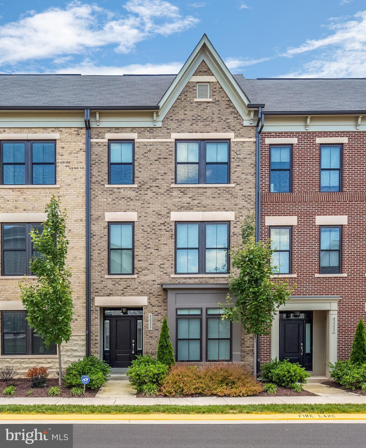 42287 Riggins Ridge Terrace Ashburn, VA 20148 - Photo 2 of 27 MOVE-IN READY :)
