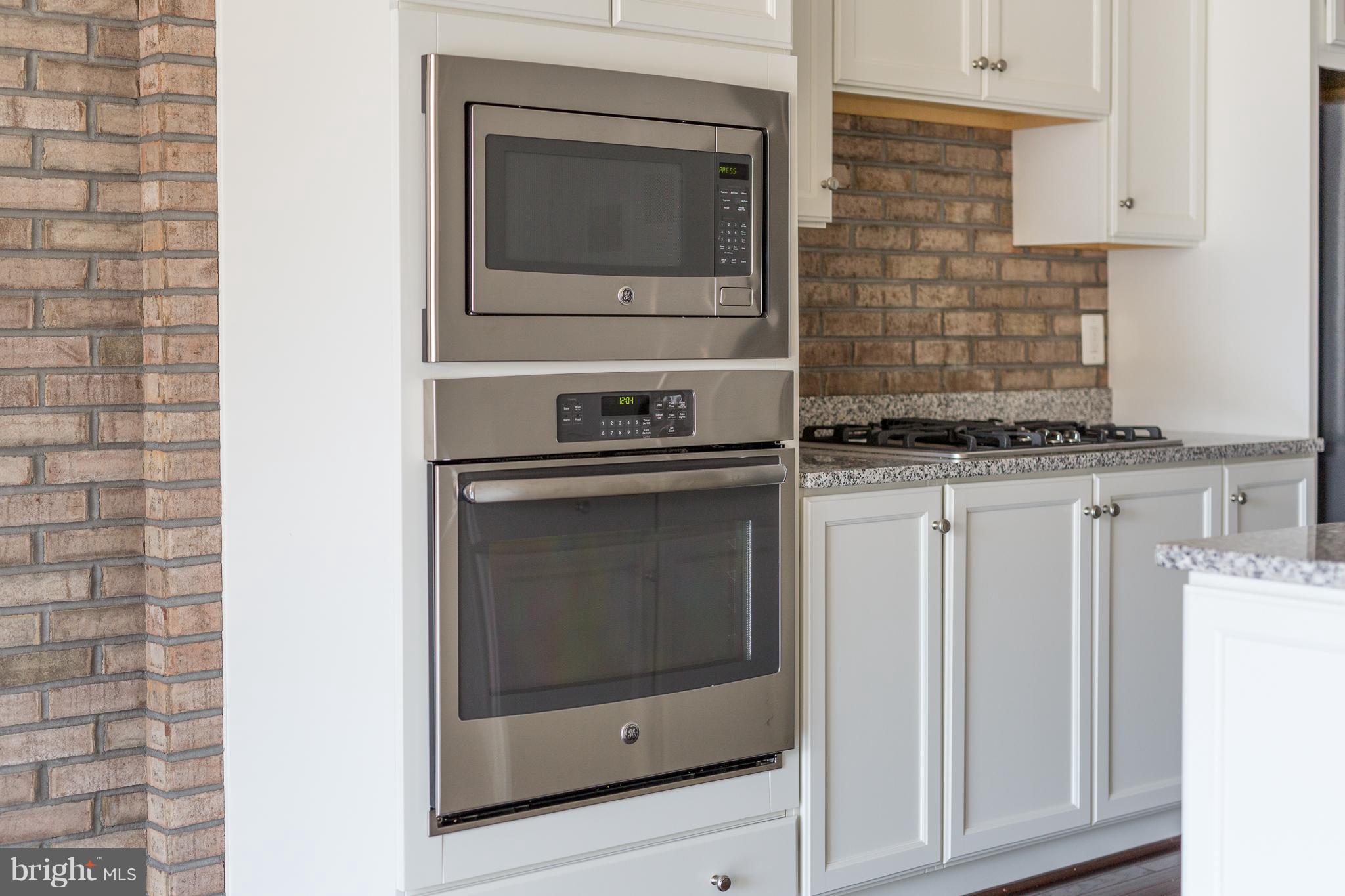 42287 Riggins Ridge Terrace Ashburn, VA 20148 - Photo 11 of 27 WALL OVEN -GAS COOKTOP