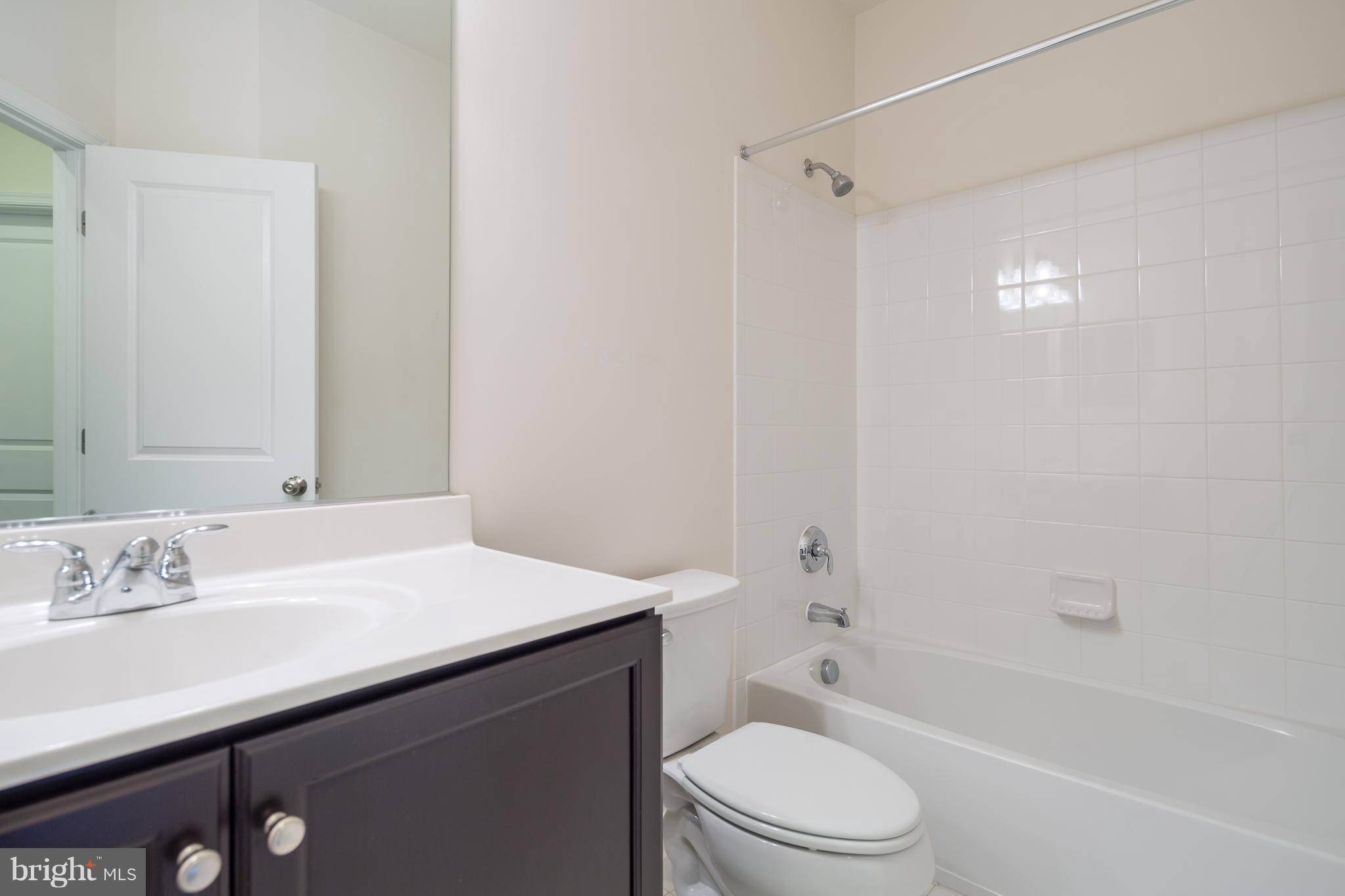 42287 Riggins Ridge Terrace Ashburn, VA 20148 - Photo 16 of 27 Bath