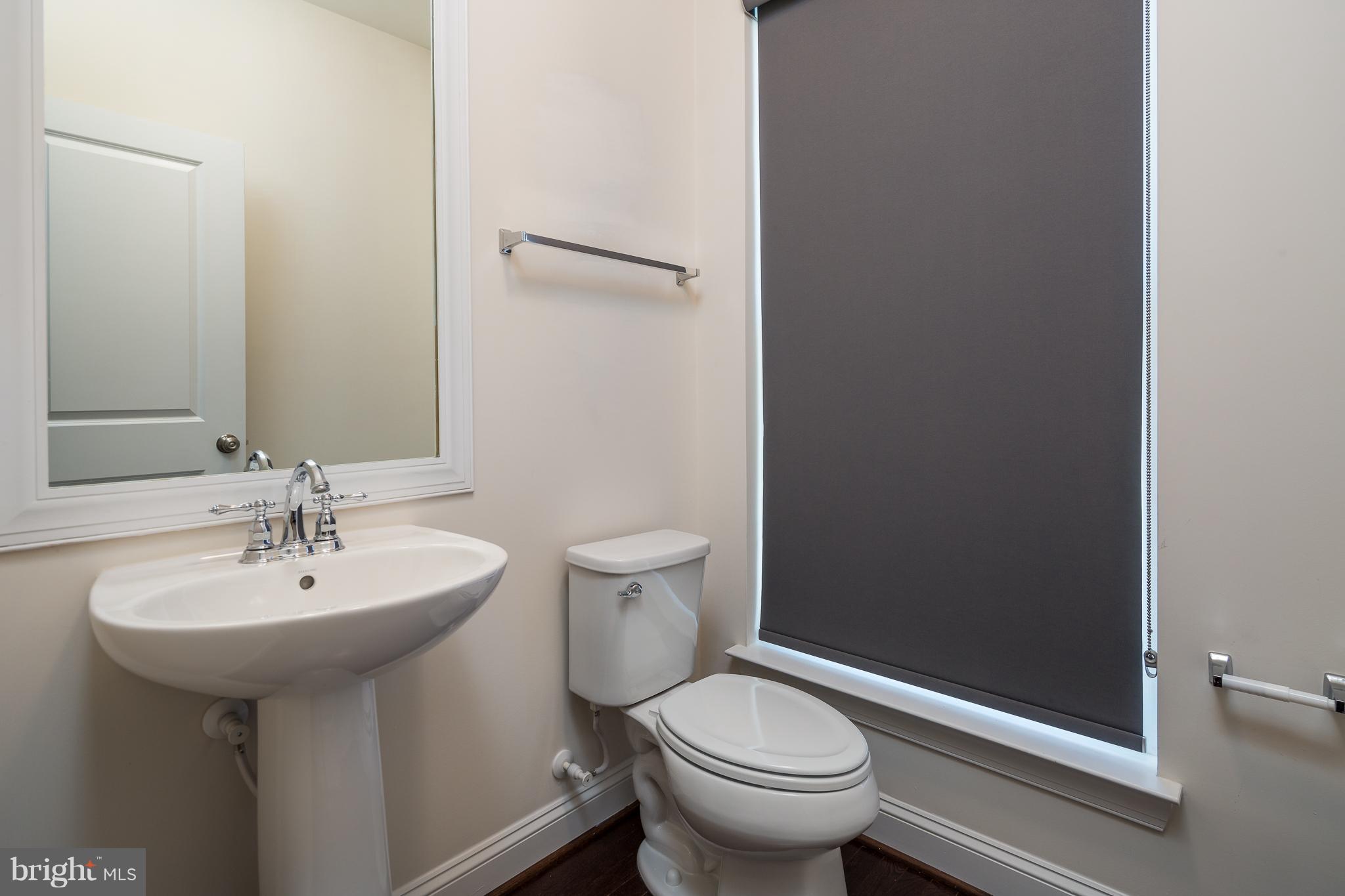 42287 Riggins Ridge Terrace Ashburn, VA 20148 - Photo 19 of 27 Bath