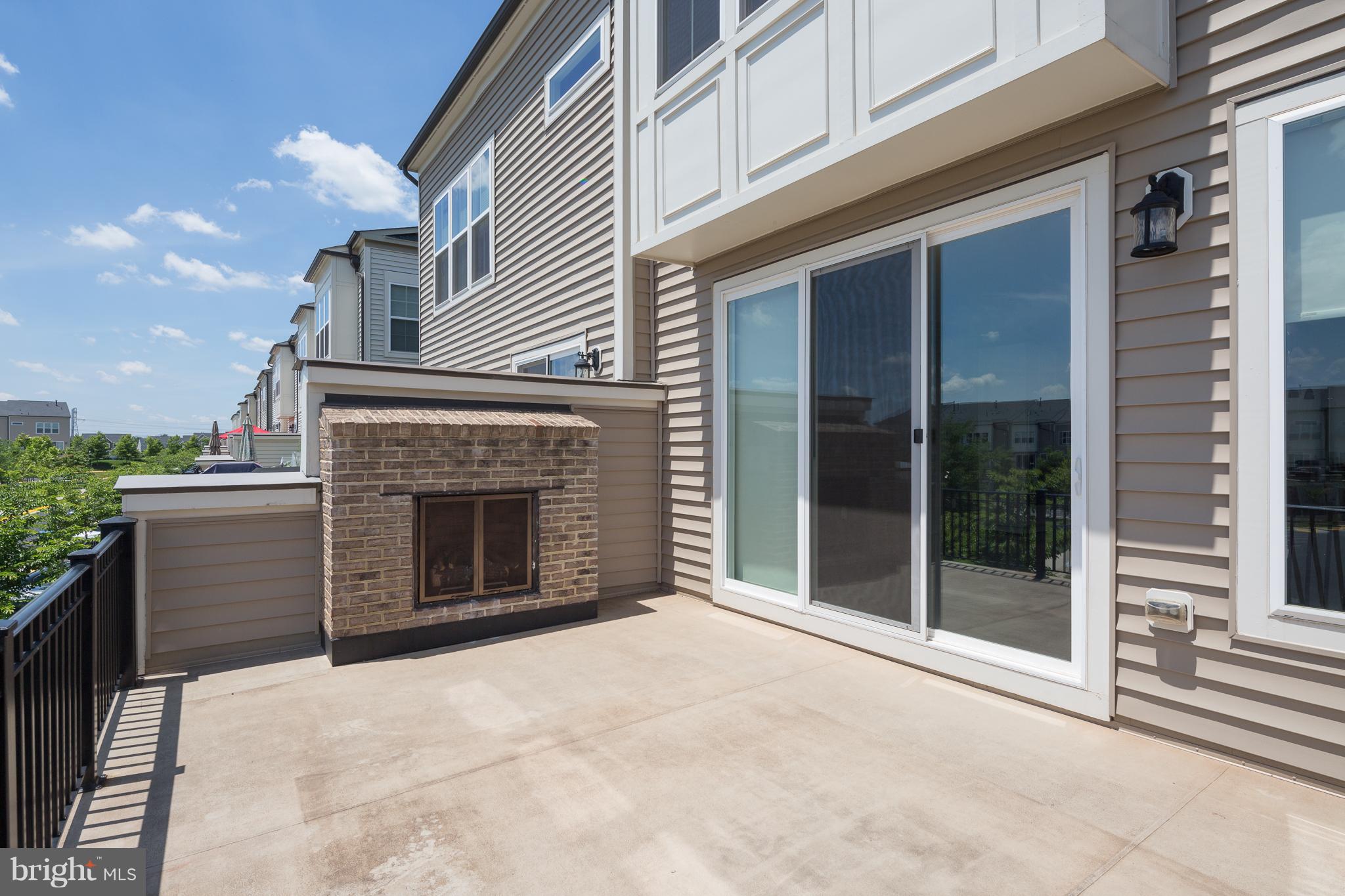 42287 Riggins Ridge Terrace Ashburn, VA 20148 - Photo 24 of 27 Deck -outdoor fireplace