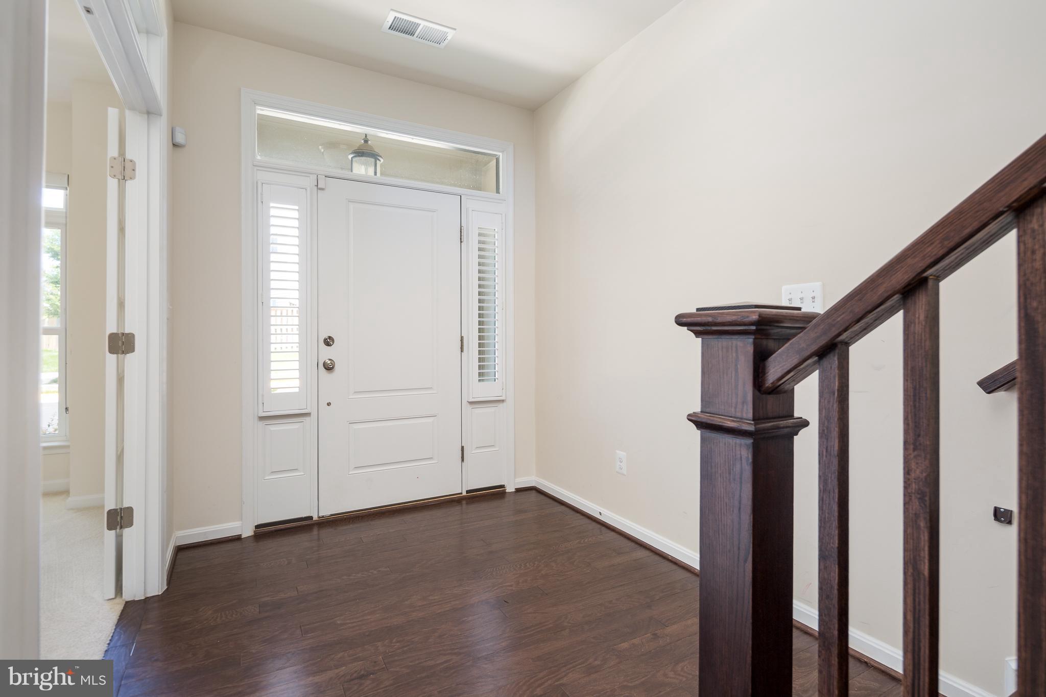 42287 Riggins Ridge Terrace Ashburn, VA 20148 - Photo 4 of 27 FOYER
