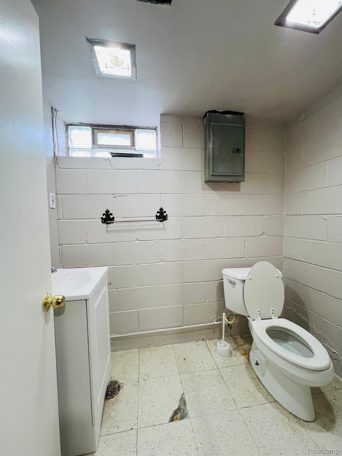 16344 East 10 Mile Road Eastpointe, MI 48021 - Photo 28 of 39 Gallery Image 28