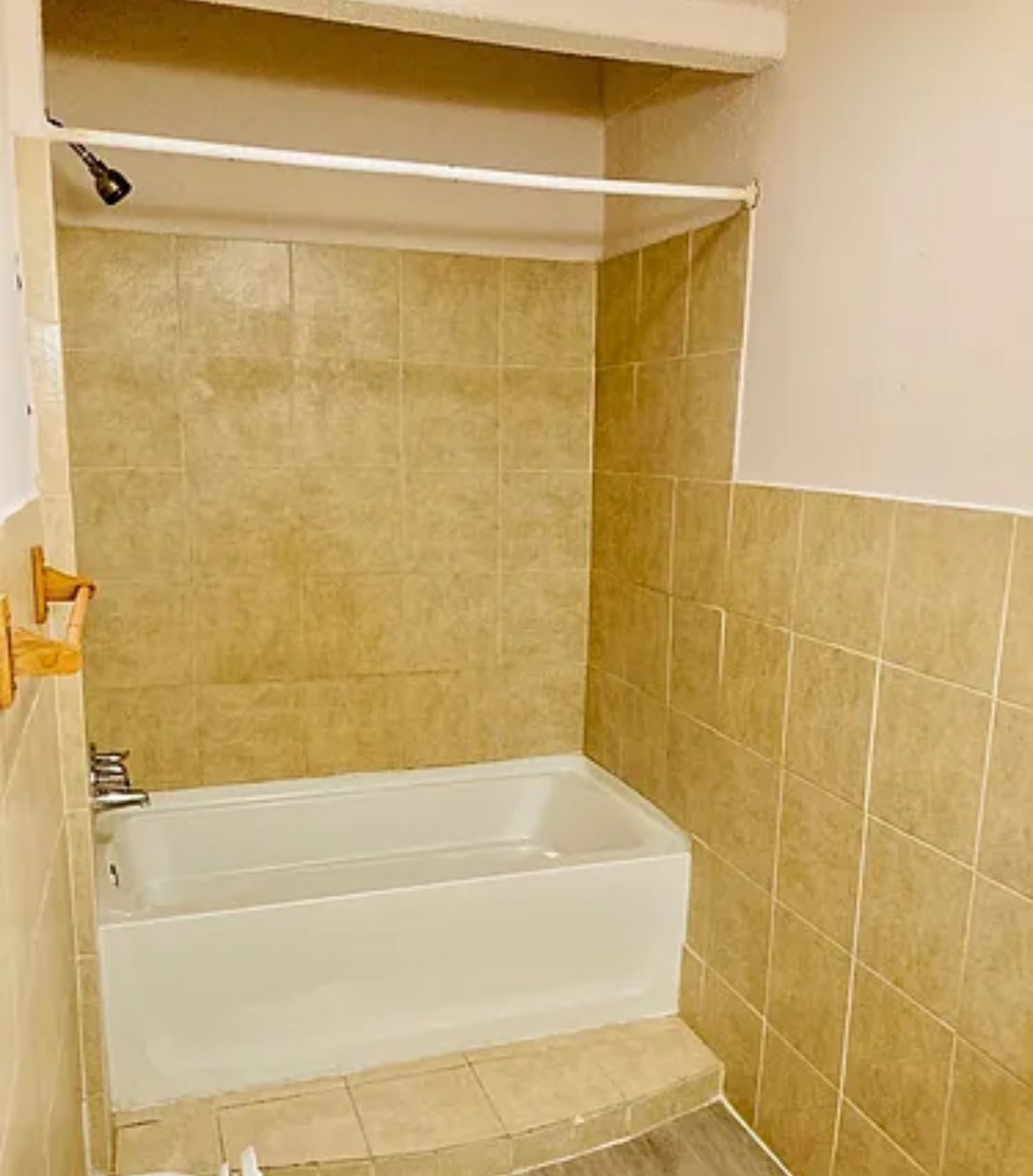 7339 Mountbatten Road Houston, TX 77033 - Photo 20 of 33 a bathroom with a shower and a bathtub