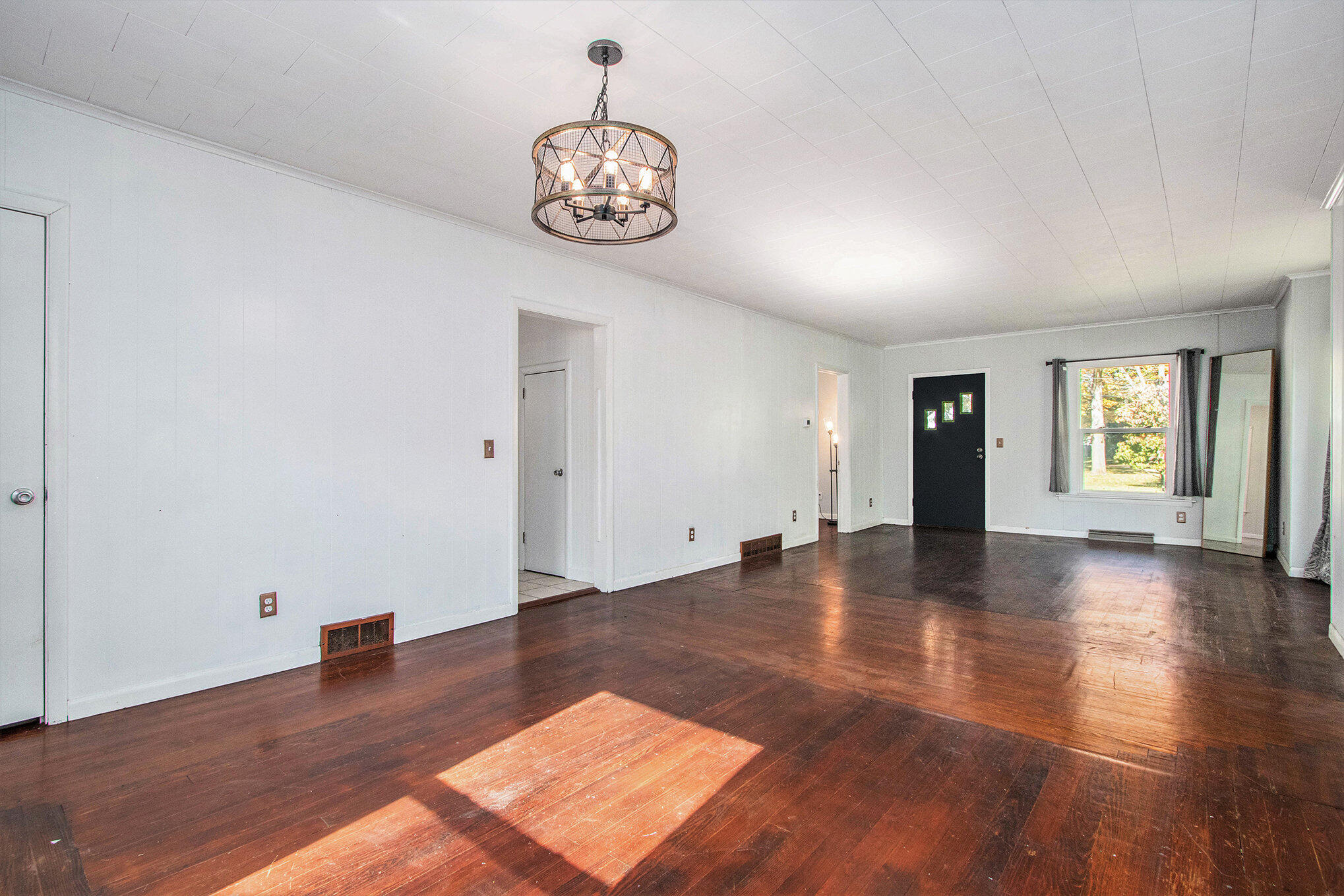 703 Main Street Dowagiac, MI 49047 - Photo 7 of 18 005_file_290