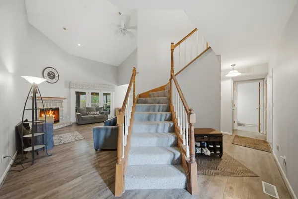 $385,000 | 1661 Carmel Court, Hoffman Estates, IL 60169