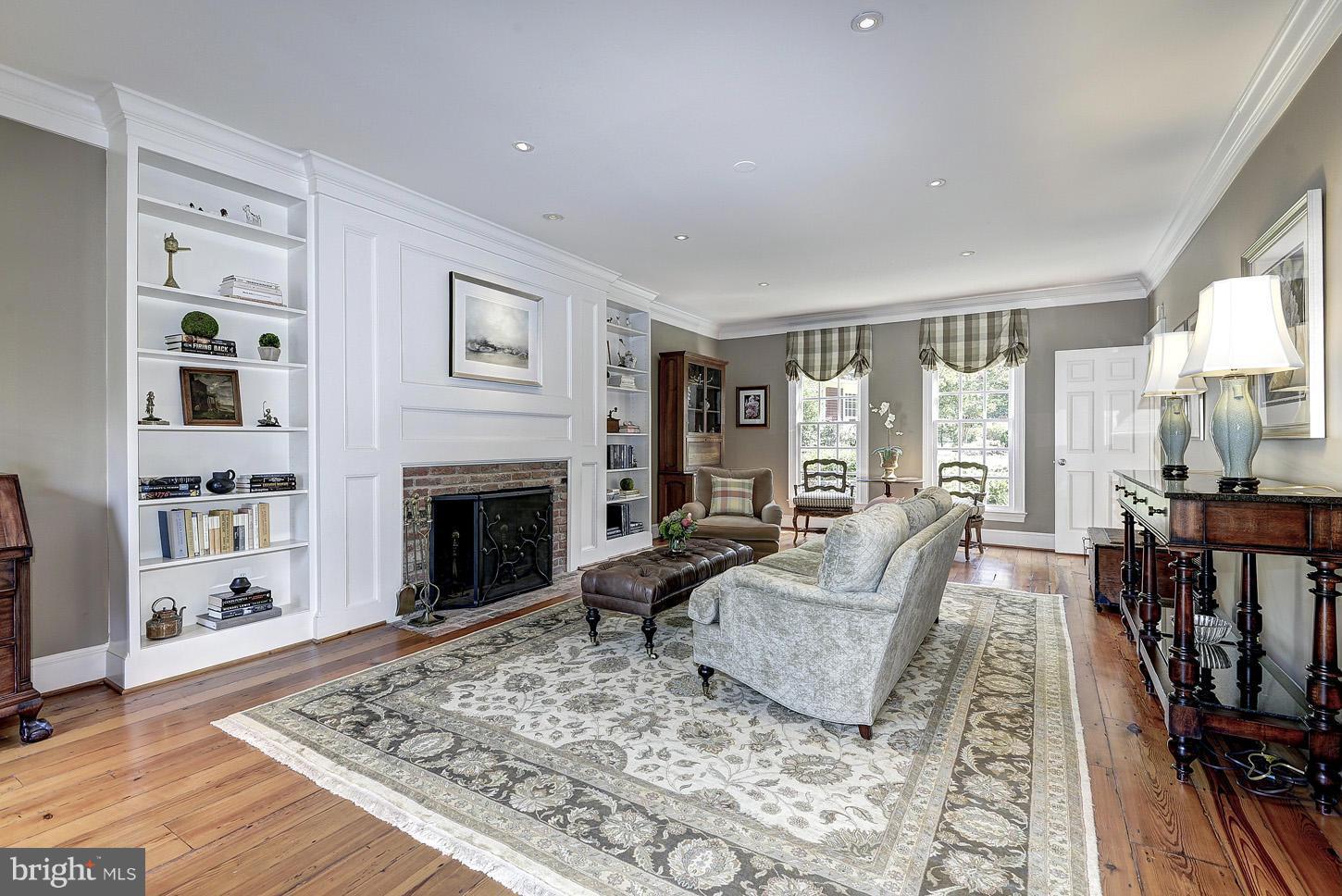 957 Bellview Road McLean, VA 22102 - Photo 7 of 30 Living Room