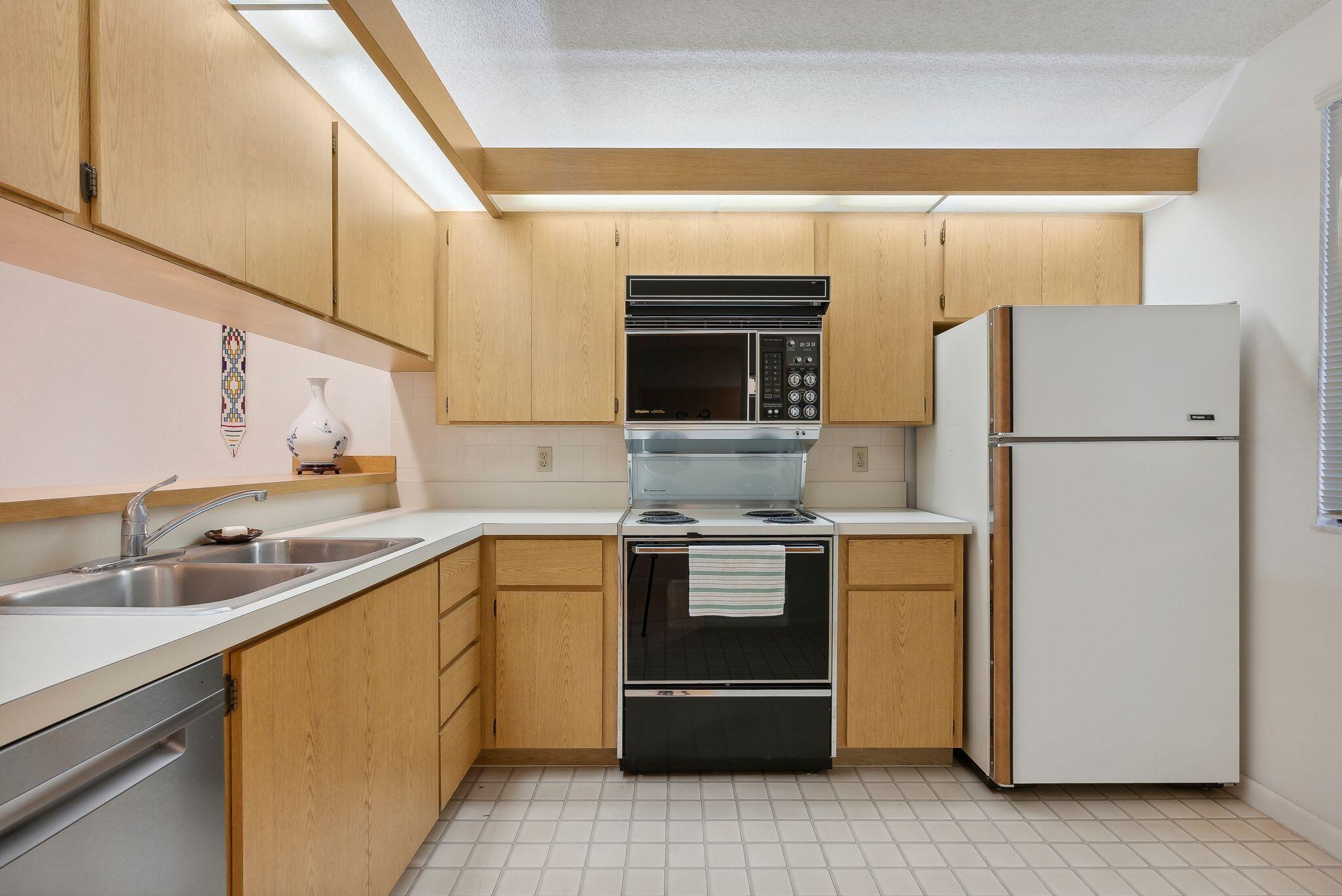 6169 Balboa Circle, Unit 303 Boca Raton, FL 33433 - Photo 11 of 48 6169 Balboa Cir Boca Raton FL 11