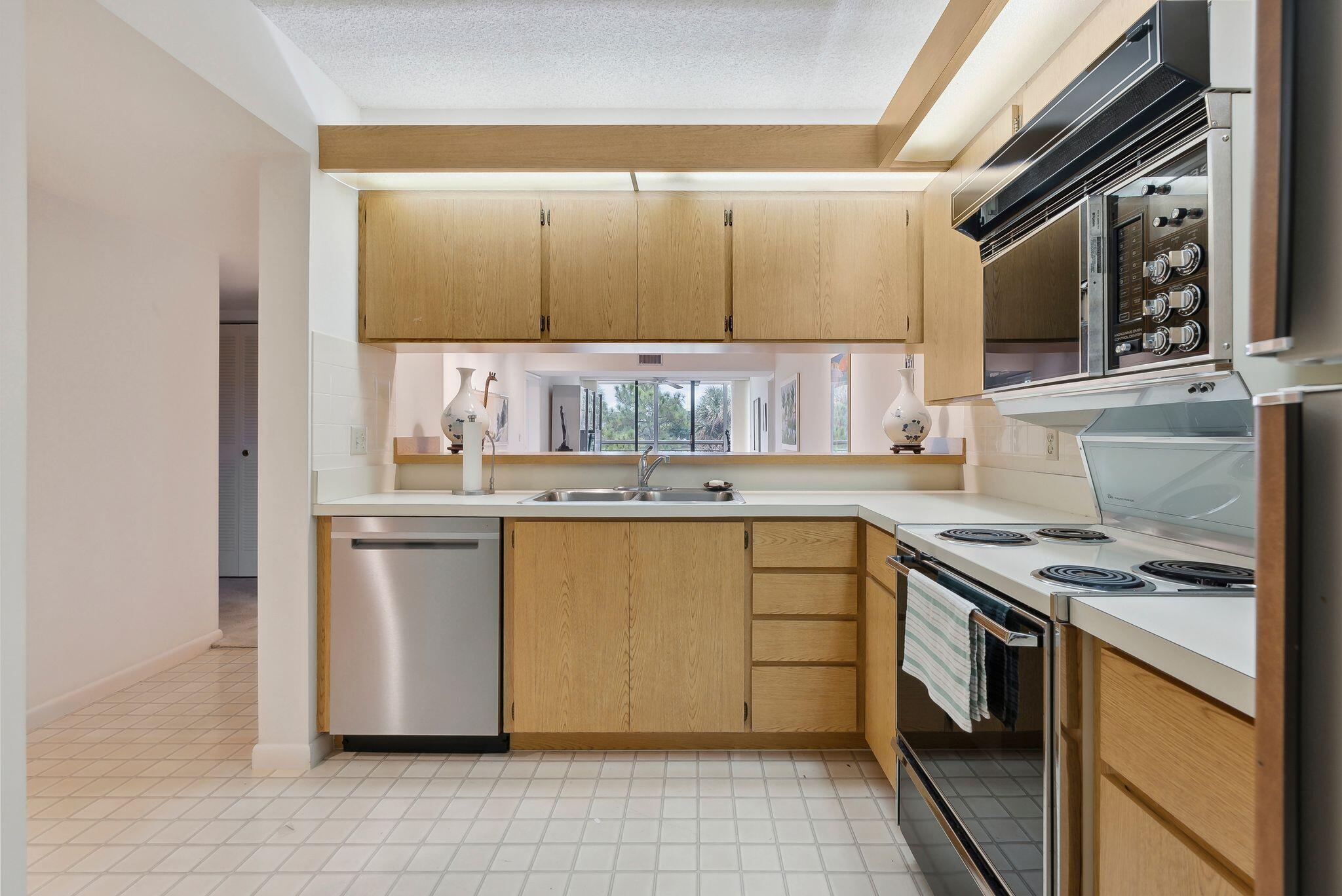 6169 Balboa Circle, Unit 303 Boca Raton, FL 33433 - Photo 12 of 48 6169 Balboa Cir Boca Raton FL 12