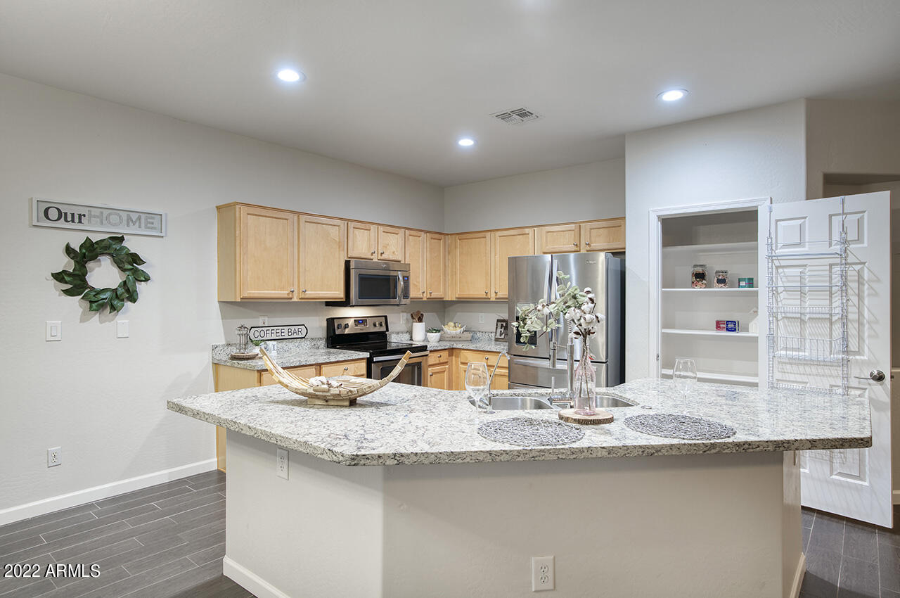 4211 South Martingale Road Gilbert, AZ 85297 - Photo 8 of 24 martingale_08