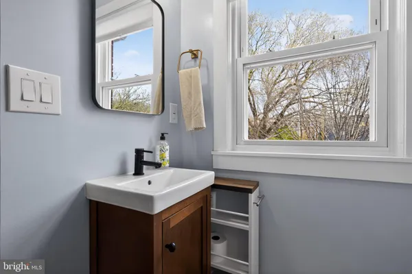 $3,800 | 32 Farragut Place Northwest, Washington, DC 20011