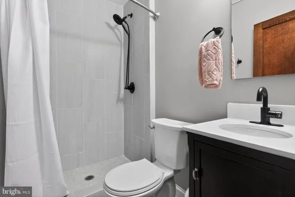 $3,800 | 32 Farragut Place Northwest, Washington, DC 20011