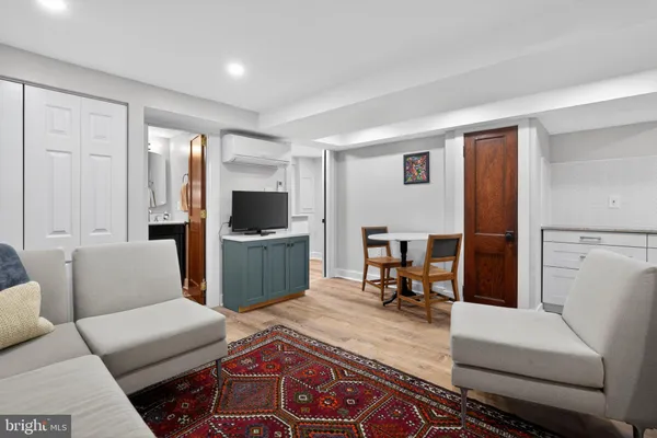 $3,800 | 32 Farragut Place Northwest, Washington, DC 20011