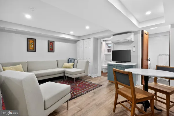 $3,800 | 32 Farragut Place Northwest, Washington, DC 20011