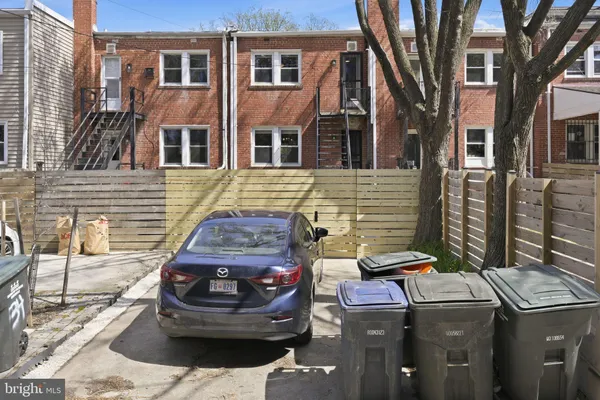 $3,800 | 32 Farragut Place Northwest, Washington, DC 20011