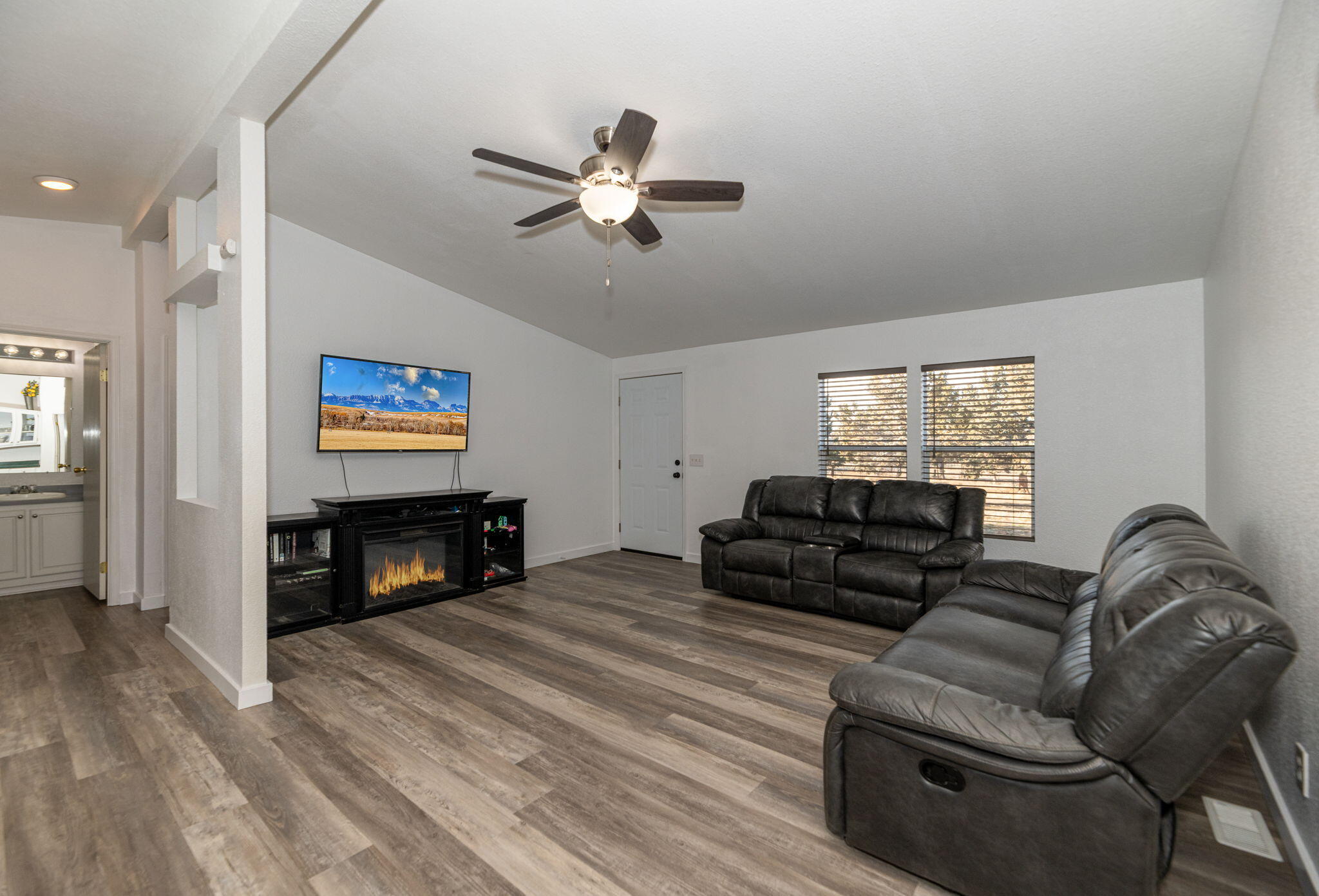 3049 Southeast Custer Road Prineville, OR 97754 - Photo 7 of 38 Entrance to Family Room